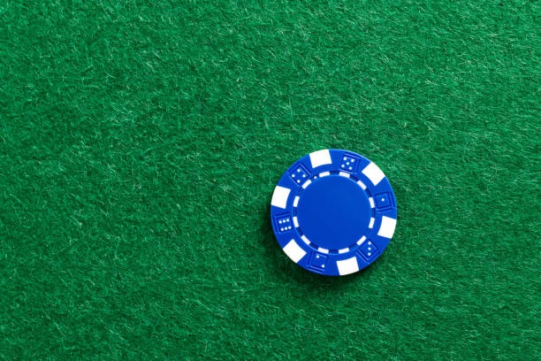 sudirman app interface showing real-time Casino Hold'em gameplay on mobile screen with chat window