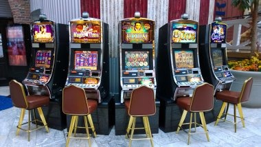 Treasures of Aztec game screen on sudirman showing five reels, Aztec symbols, and treasure theme